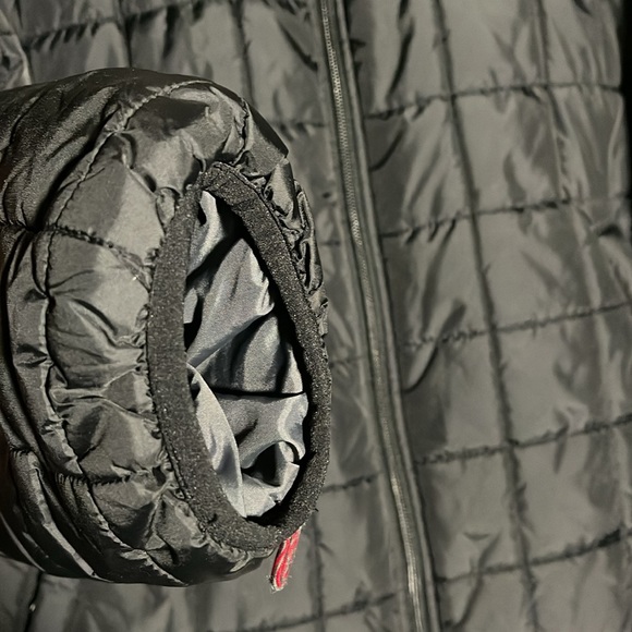 L.L. Bean black quilted puffer jacket Mens size Small - Picture 4 of 8